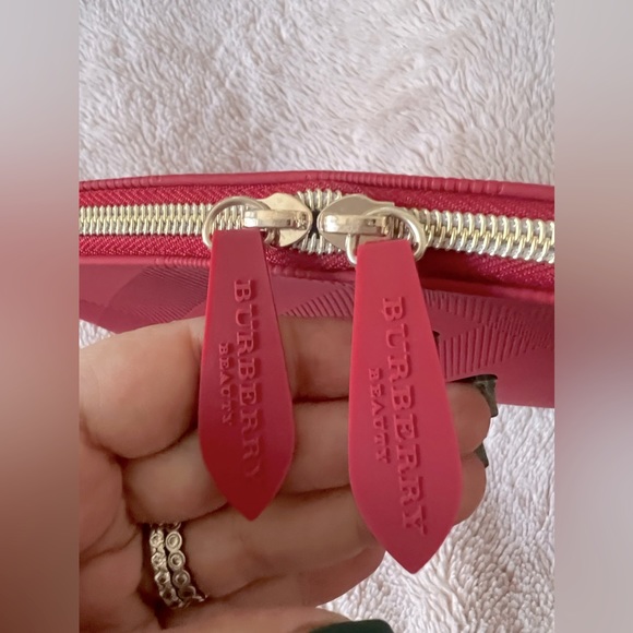 BURBERRY Beauty Limited Edition Large Military Red Nova Plaid Design Trousse - Picture 10 of 12